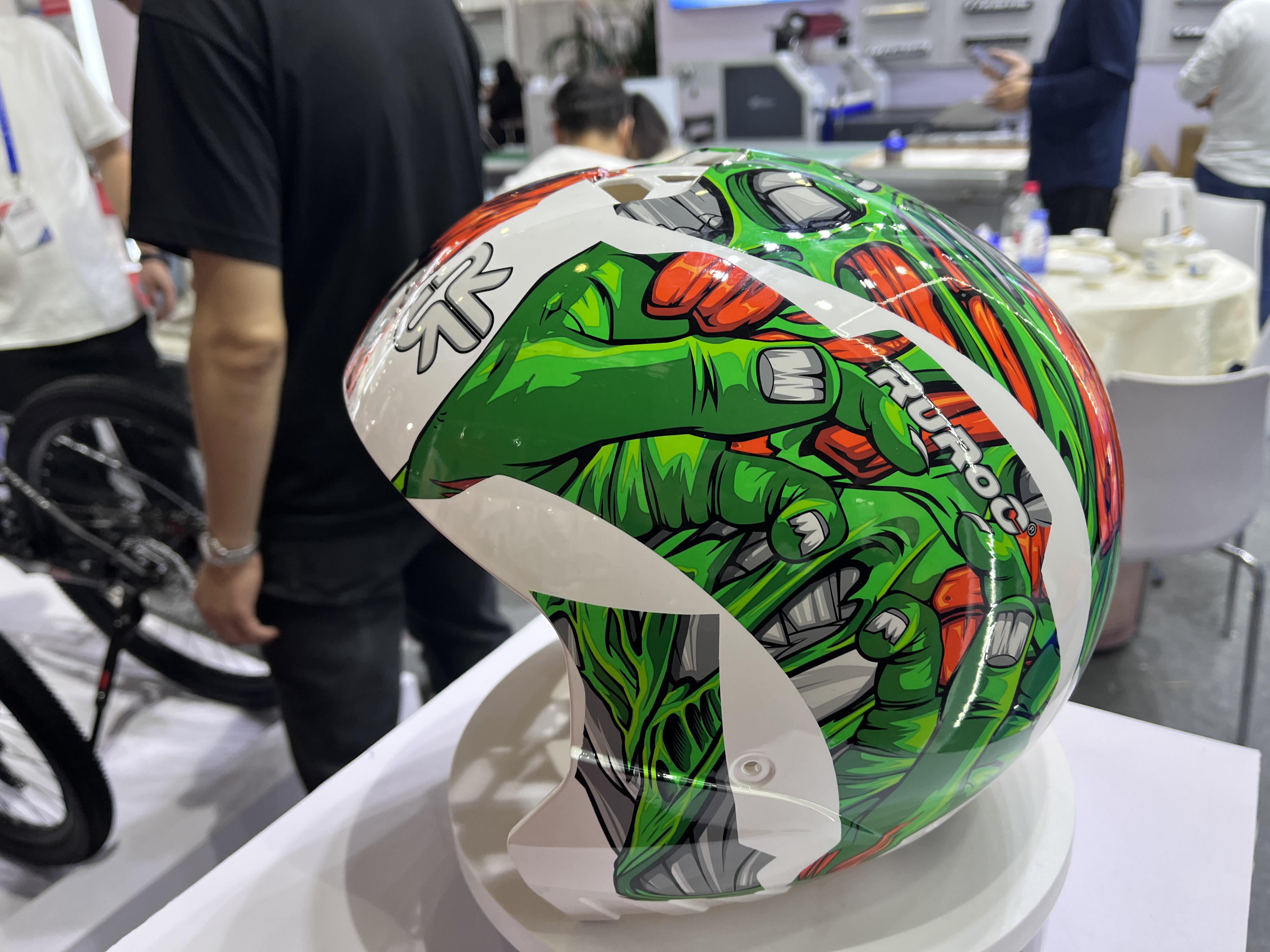 હેલ્મેટ પર શાહીનો ઉપયોગ